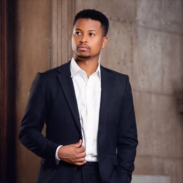 Presenter Ali